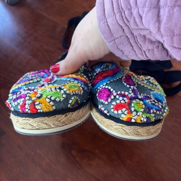 Stuart Weitzman Embroidered Denim Espadrille Flats With Black Ribbon Tie- Sz. 9. - Picture 8 of 13